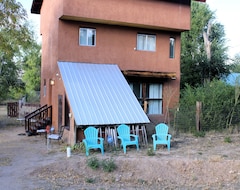 Toàn bộ căn nhà/căn hộ Cheerful 2 Bedroom Home In The Heart Of Dixon Nm (Chimayo, Hoa Kỳ)