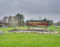 Casa/apartamento entero New! Dewittville Condo: Golf Course W/ Lake View! (Chautauqua, EE. UU.)