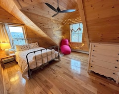 Toàn bộ căn nhà/căn hộ New Cozy Log Cabin Minutes From Bretton Woods. Pet Friendly! (Twin Mountain, Hoa Kỳ)