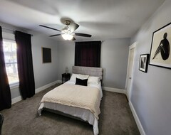 Cijela kuća/apartman Spacious Luxury 3 Bedroom Apartment (Worcester, Sjedinjene Američke Države)