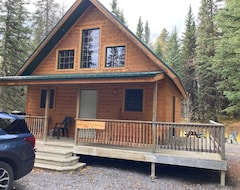 Toàn bộ căn nhà/căn hộ Homesteader Cabin At Coliseum Mountain Resort (Nordegg, Canada)