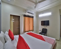 Khách sạn Oyo 41929 Hotel Loyal Residency (Jamnagar, Ấn Độ)