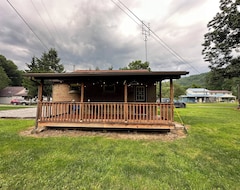 Entire House / Apartment Cabin With River Access (Kittanning, USA)