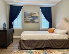 Cijela kuća/apartman Self Contained 1 Bedroom Near Druid Hill Park, Mondawmin Mall And Metro (Baltimore, Sjedinjene Američke Države)
