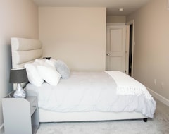 Cijela kuća/apartman New Elegant & Stunning Townhome - 7 Min From Beach! (Carleton Place, Kanada)