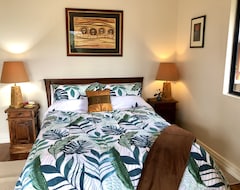 Cijela kuća/apartman The Camellia Suite Is A Bedroom With Views Over Our Gardens And Landscaped Ponds (Balingup, Australija)
