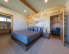 Toàn bộ căn nhà/căn hộ Hawks Landing - New View Townhome. Modern 3 Bedroom With Billiards! (Hood River, Hoa Kỳ)