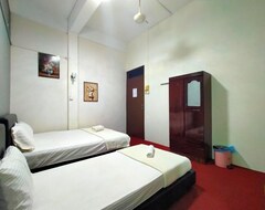 Khách sạn Spot On 89994 Rz Gold Hotel (Kuala Kerai, Malaysia)