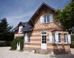 Cijela kuća/apartman Charming Villa With Garden Near The Beach (Tourgéville, Francuska)