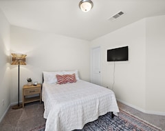 Cijela kuća/apartman Come Stay A While! 3 Bedroom 2.5 Bath Wifi Smart Tvs In Every Room Covered Pati (Cove, Sjedinjene Američke Države)
