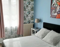 Khách sạn Beautiful Mas Provençal With 3 Bed And Breakfast + Pool (Cavaillon, Pháp)