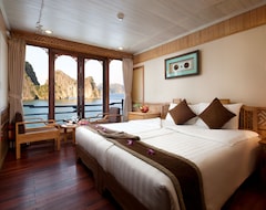 Khách sạn Legacy Cruise (Hạ Long, Việt Nam)