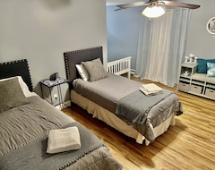 Toàn bộ căn nhà/căn hộ Rustic 5 Bedroom 6,500 Sf Home On 4 Acres With Hot Tub! (Londonderry, Hoa Kỳ)