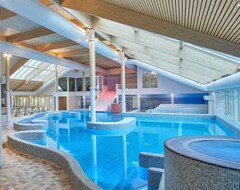 Khách sạn Luxury Chalet With Infrared Sauna, On A Holiday Park, 2.5 Km. From The Beach (De Cocksdorp, Hà Lan)