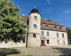 Pensión Unique Apartment For Four Persons In Castle With Swimming Pool (Teuchern, Alemania)