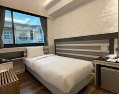 Weifeng Boutique Business Hotel (Pingtung City, Taiwan)