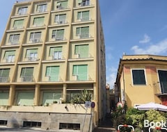 Tüm Ev/Apart Daire Appartamento In Centro A 30m Dal Mare (Spotorno, İtalya)