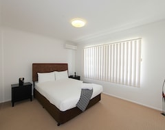 Hotelli Alexandra Apartments (Bundaberg, Australia)