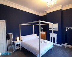 Toàn bộ căn nhà/căn hộ Chic 5 Double Bedroom House - 15 Min To Manchester (Manchester, Vương quốc Anh)