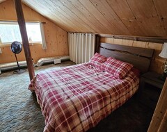 Entire House / Apartment Eureka Lake Log Cabin Retreat (Mellen, USA)