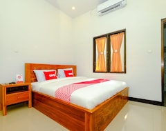 Hotel Oyo 2284 Grand Villa Meninting (Playa Senggigi, Indonesia)