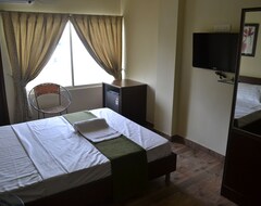 Khách sạn OYO 674 Hotel Manar Luxury Suites (Hyderabad, Ấn Độ)