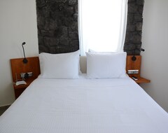 Otel Noir Santorini (Monolithos, Yunanistan)