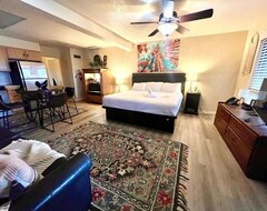 Otel Su15, Spacious Studio With Full Kitchen, Dining Table And Rock Patio Overlooking Lake Ouachita. By Redawning (Hot Springs, ABD)