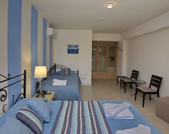 Hotel 4 Epoches (Votsi, Yunanistan)
