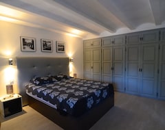 Entire House / Apartment Cala Moreta (Pals, Spain)