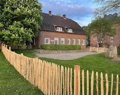 Toàn bộ căn nhà/căn hộ Unter Parkbäumen Mit Kamin, Eingezäuntem Garten Und Sauna: Unsere Alte Meierei Gut Priesholz (Rabenholz, Đức)