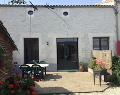 Toàn bộ căn nhà/căn hộ Cottage 5 To 7 People. 20 Mins From La Rochelle, 10 Mins From The Marais Poitevin. (Benon, Pháp)