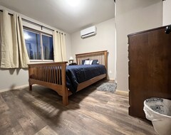 Cijela kuća/apartman Family Friendly Cabin - 2 Bedroom / 2 Bath With Boat And Rv Parking (Detroit, Sjedinjene Američke Države)