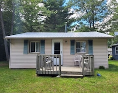 Entire House / Apartment Bungalow #8 W/ 2 Bedrooms (Oscoda, USA)