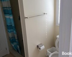 Căn hộ có phục vụ Luxury 2-bedrooms Unit With Wifi, Ldr & Parking. (Cambridge, Canada)