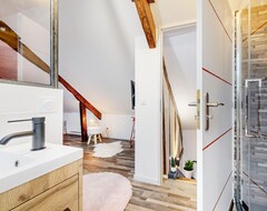 Cijela kuća/apartman Beautiful And Authentic Stone House With Whirlpool And Large Terrace. (Neuilly-le-Vendin, Francuska)