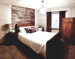 Entire House / Apartment Spacious Lakefront Villa, 4 Bed/3 Bath, Ski/ Golf/ Fish/ 4 Season Trails (Biwabik, USA)