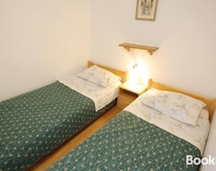 Pensión Apartment And Rooms Roko (Sali, Croacia)
