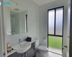Hele huset/lejligheden Entire 2 Bedroom Brand New Home With Free Parking. (Campbelltown, Australien)