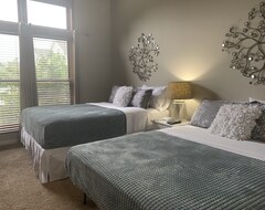 Entire House / Apartment Lux Townhome Normal! (Normal, USA)