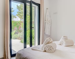 Koko talo/asunto Newly Built Luxury Private 3 Bedroom Villa, Large Pool, 100m To The Pine Walk (Puerto de Pollensa, Espanja)
