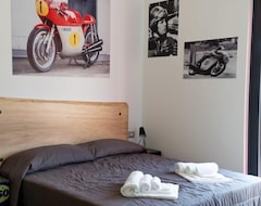 Bed & Breakfast Italian Piston House Sport Moto Rent (Millesimo, Italien)