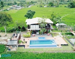 Entire House / Apartment Kalaparan Farm House By Hiverooms (Canlaon City, Philippines)