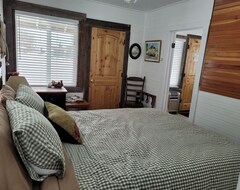 Entire House / Apartment Guesthouse At Foot Of Warner Mtns. Relaxing Rustic Retreat. (New Pine Creek, USA)