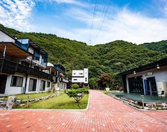 Guesthouse Yeongdong For Elise Pension (Yeongdong, South Korea)