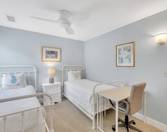 Koko talo/asunto New Listing- Updated 3 Bedroom Cottage- Close To Resort Center (Kiawah Island, Amerikan Yhdysvallat)