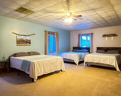 Toàn bộ căn nhà/căn hộ The Hive - A Rustic Farmhouse Style Lodge (Whittier, Hoa Kỳ)