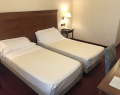 Khách sạn Hotel HR (Bari, Ý)