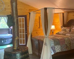 Entire House / Apartment Cabin With Hot Tub, Fire Ring, And Grill (Somerset, USA)