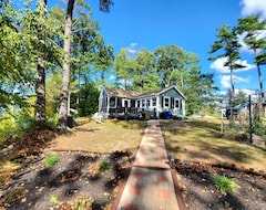 Cijela kuća/apartman Cozy Lake Front Cottage On Long Pond (New Bedford, Sjedinjene Američke Države)